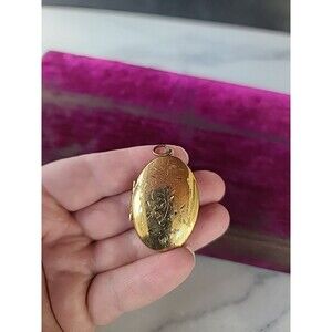 Floral Etched Gold Tone Metal Oval Locket Pendant Vintage Costume Jewelry READ